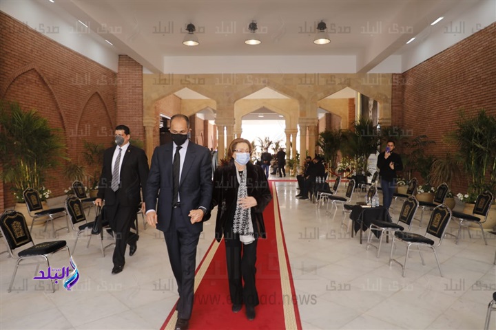 الذكرى الأولى.. جمال وعلاء وسوزان في مقبرة الرئيس الأسبق مبارك.. فيديووصور