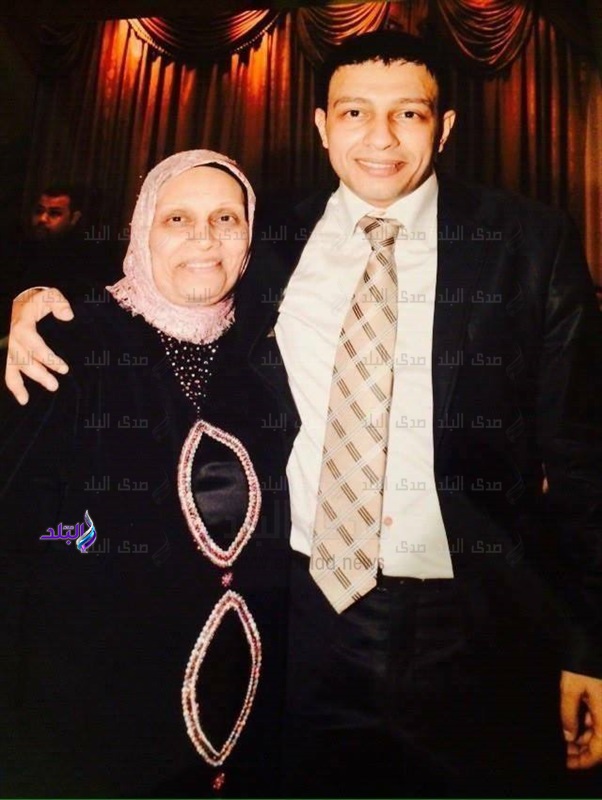 الأصل المتنبئ تظهر لك  محمد عبد الحافظ يهنئ والدته بعيد الام