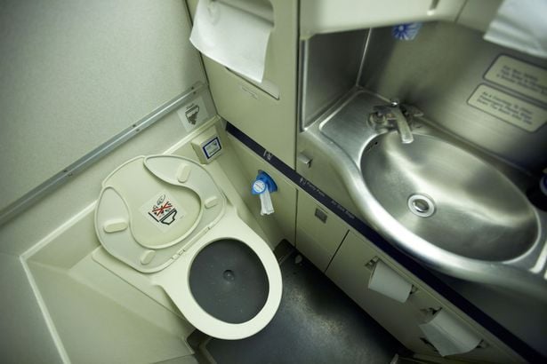0_PAY-aircraft-toilet-and-bathroom-on-board-a-747-passenger-aircraft