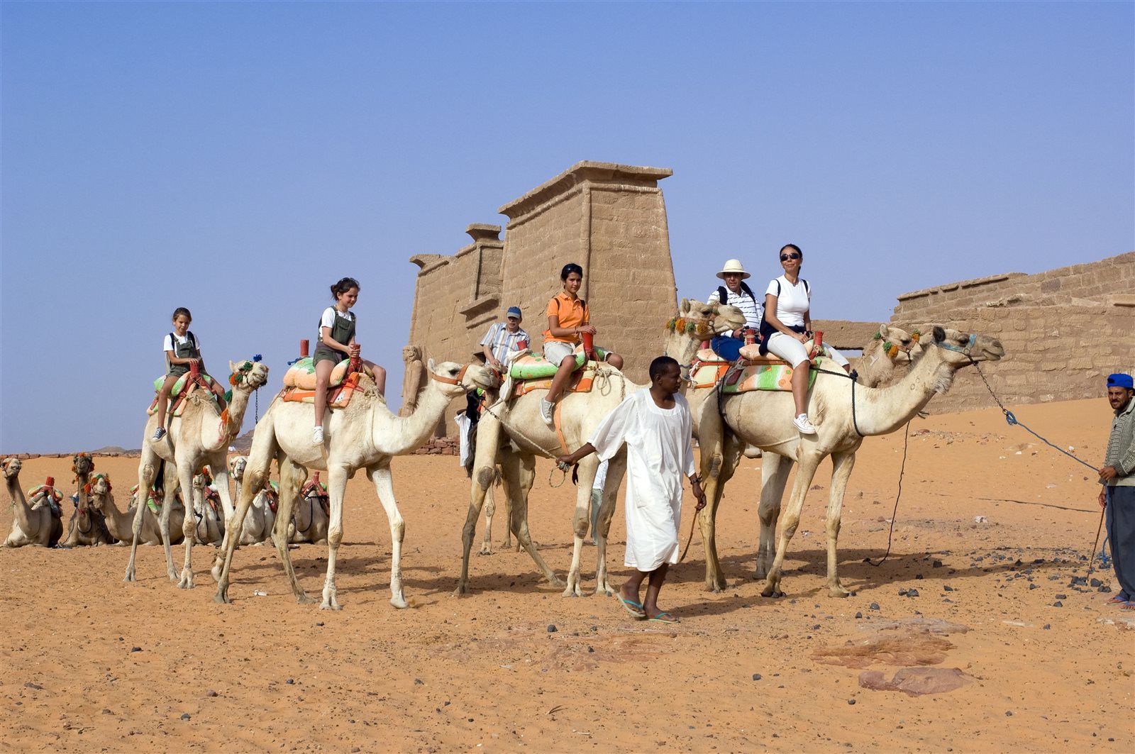 مقترحات سياحية على مائدة الحوار الوطني.. ثبات السياسة النقدية ومعالجة الأخطاء تتصدرها مقترحات سياحية على مائدة الحوار الوطني.. ثبات السياسة النقدية ومعالجة الأخطاء تتصدرها