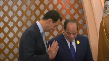 حديث جانبي بين الرئيس السيسي وبشار الأسد في جدة.. شاهد