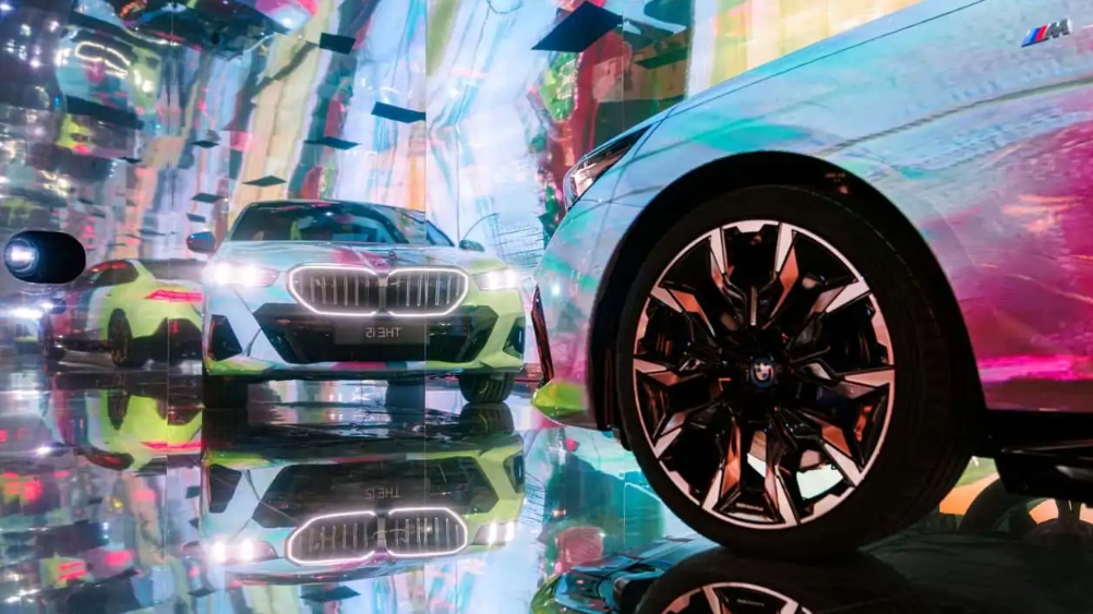 BMW تقدم معرضًا كهربائيًا للذكاء الاصطناعي في بازل 2023 BMW تقدم معرضًا كهربائيًا للذكاء الاصطناعي في بازل 2023