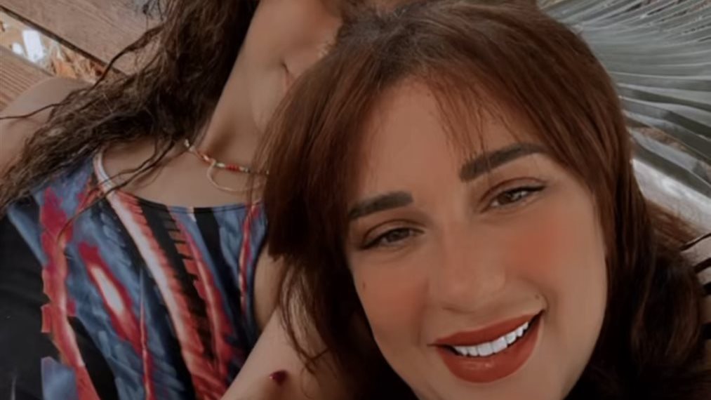 أسما شريف برفقة ابنتها في أحدث ظهور شاهد 