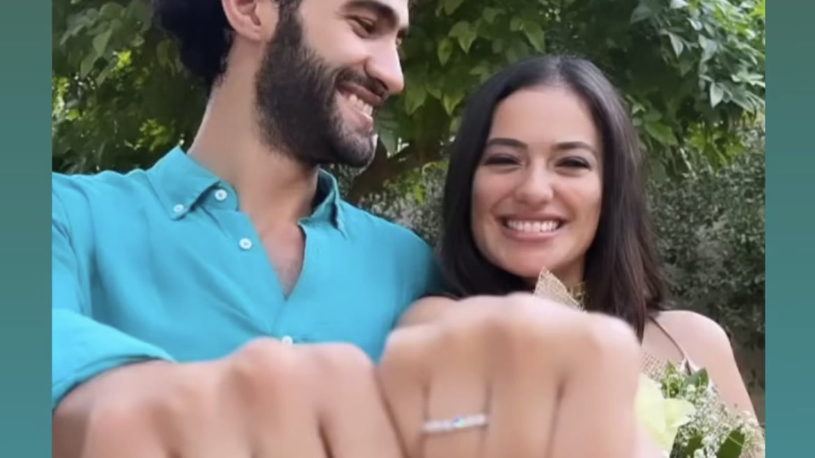 اتقدم لها في الشارع.. خطوبة ثراء جبيل على طريقة رومانسية من فنان شاب