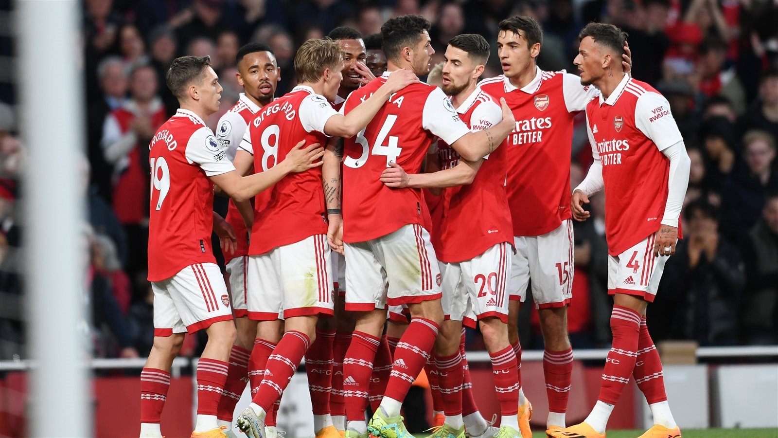 أرسنال يفوز على نوتنجهام فورست 2-1 في الدوري الإنجليزي أرسنال يفوز على نوتنجهام فورست 2-1 في الدوري الإنجليزي