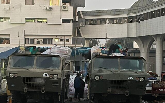 الدفاع المدني في غزة: القوات الإسرائيلية تحاصر مستشفى الشفاء وتقصف المباني المحيطة