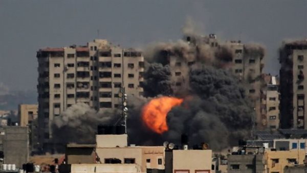 القصف الإسرائيلي مستمر بجميع أنحاء القطاع.. فيديو