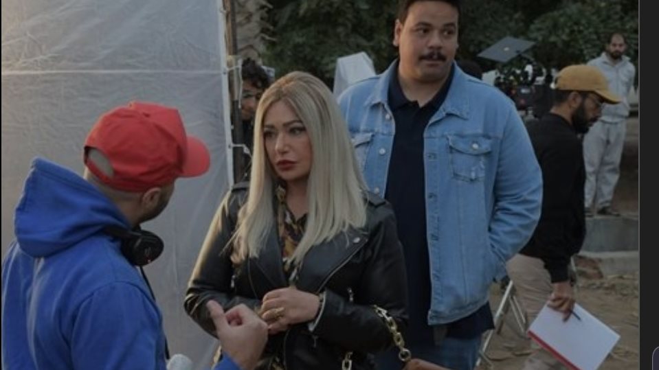 ليلى علوي تعلن انتهاءها من تصوير مشاهدها بفيلم "المستريحة" 2 938