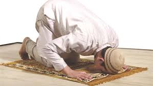 صلاة الظهر كم ركعة فرض وسنة وما أفضل وقت لأدائها