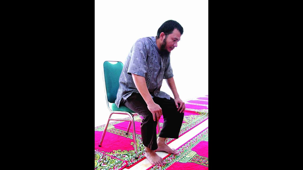 حكم من يصلي جالسا مع قدرته على القيام