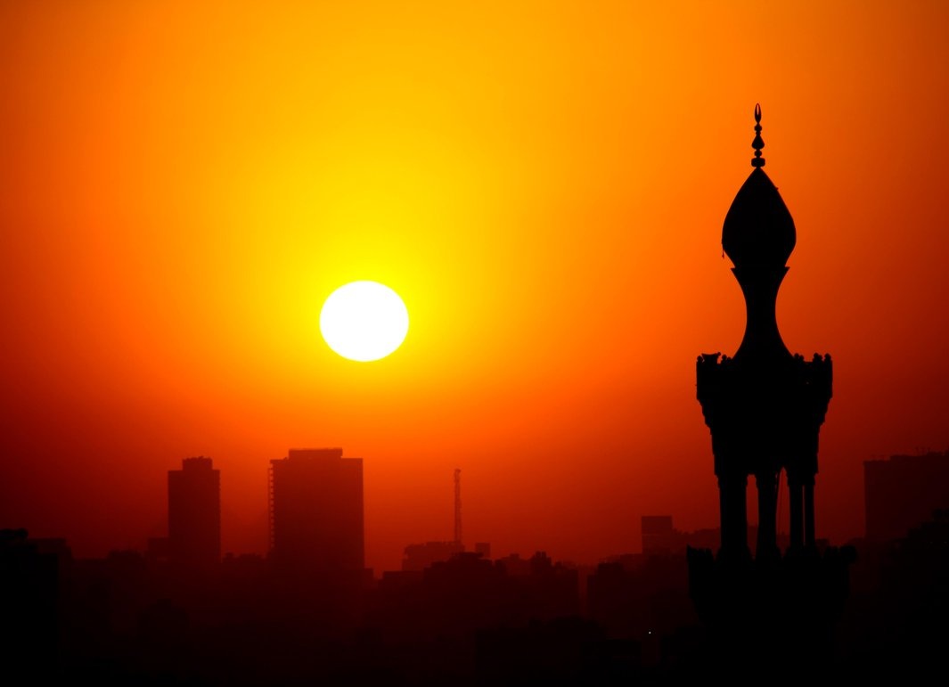 حكم من يصلي الفجر بعد طلوع الشمس الإفتاء توضح فيديو
