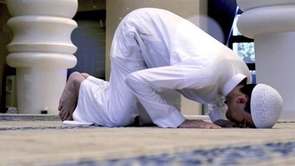 تعليم صلاه الليل كيفية صلاة الوتر إذا كانت ثلاث ركعات بتشهد واحد أم اثنين؟ الأزهر يحدد