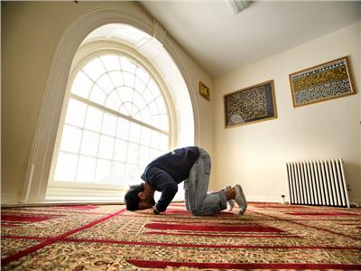 حكم صلاة كسوف الشمس منفردا في البيت بسبب كورونا