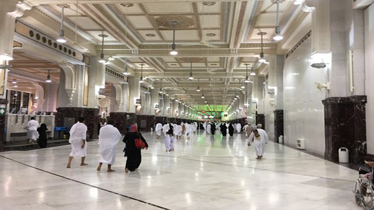 حكم تغيير ملابس الإحرام أثناء الحج الإفتاء تجيب