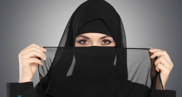 لماذا ي خلع النقاب في الحج علي جمعة يوضح الحكمة من كشف المرأة وجهها أثناء الإحرام