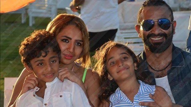 زوجة رايح جاي وأخرى لمدة أسبوع.. أزمات نسائية في حياة أحمد سعد