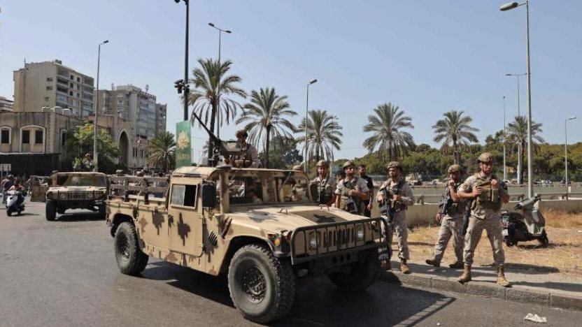 اطلق النار على المتظاهرين..الجيش اللبناني يعلن التحقيق مع عسكري بإشراف القضاء المختص اطلق النار على المتظاهرين..الجيش اللبناني يعلن التحقيق مع عسكري بإشراف القضاء المختص