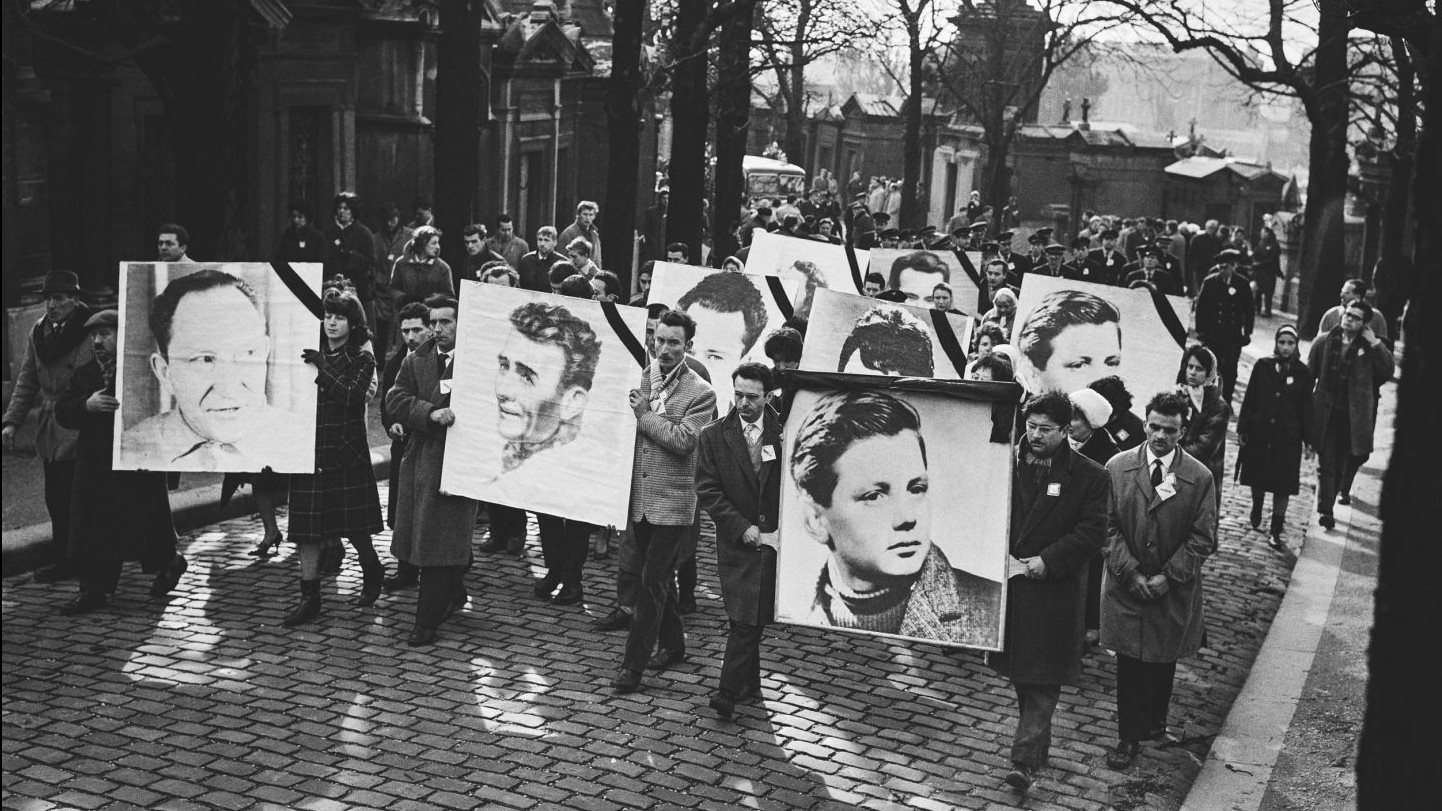 مجزرة باريس 1961.. ماذا حدث للجزائريين وما موقف ماكرون؟ مجزرة باريس 1961.. ماذا حدث للجزائريين وما موقف ماكرون؟