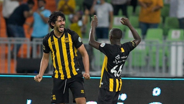 ريمونتادا الهلال تهدد حلم الاتحاد.. صراع الأمتار الأخيرة يشتعل على لقب الدوري السعودي