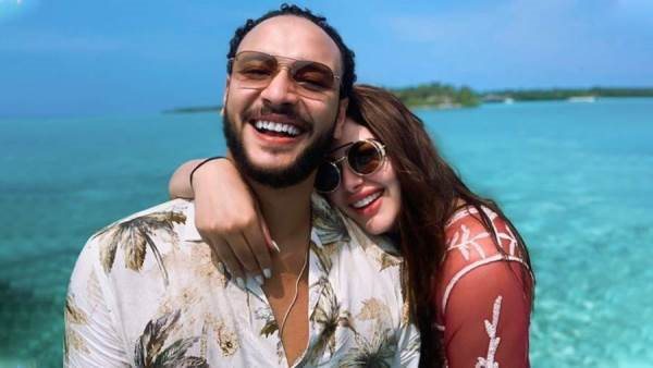 حقيقة انفصالها عن أحمد خالد صالح.. شاهد هنادي مهنا وزوجها في 10 صور