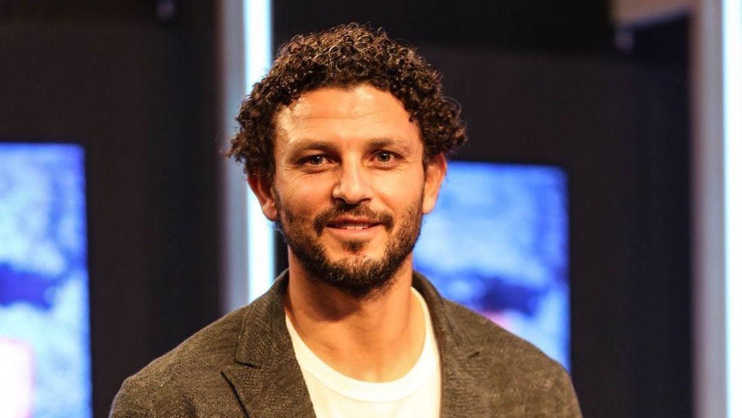 حسام غالي يخطف الأنظار برفقة أولاده