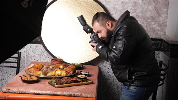 صورة خاص| المصور محمد إيهاب يكشف حيل وأسرار تصوير الطعام في مصر