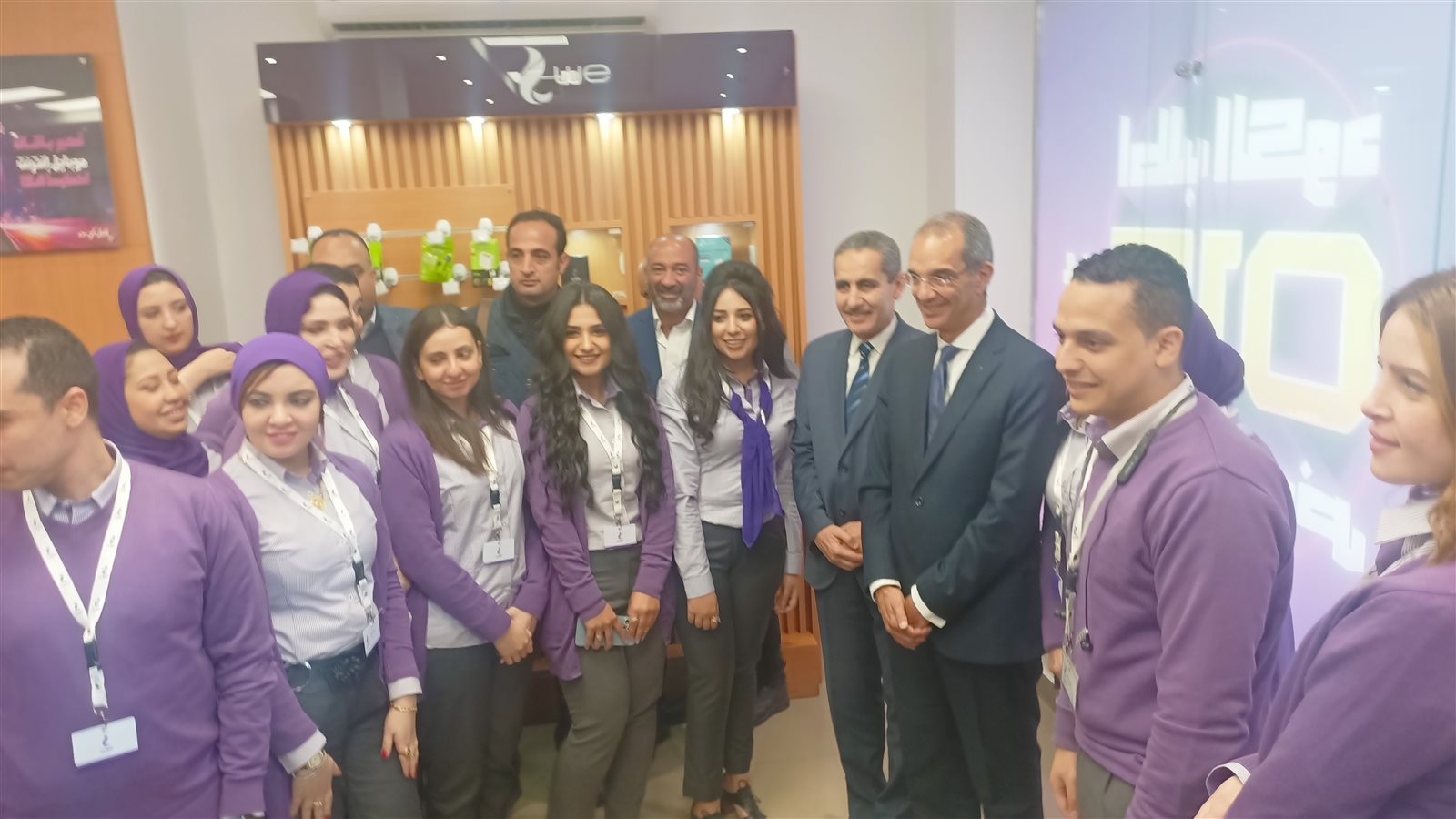 وزير الاتصالات يفتتح فرع شركة وي ومكتب بريد بطنطا.. صور