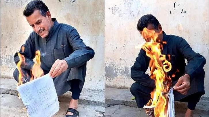 بالصورة.. "والعافين عن الناس"..بمناسبة شهر رمضان.. تاجر يحرق دفتر ديون زبائنه ويثير الإعجاب 2 764