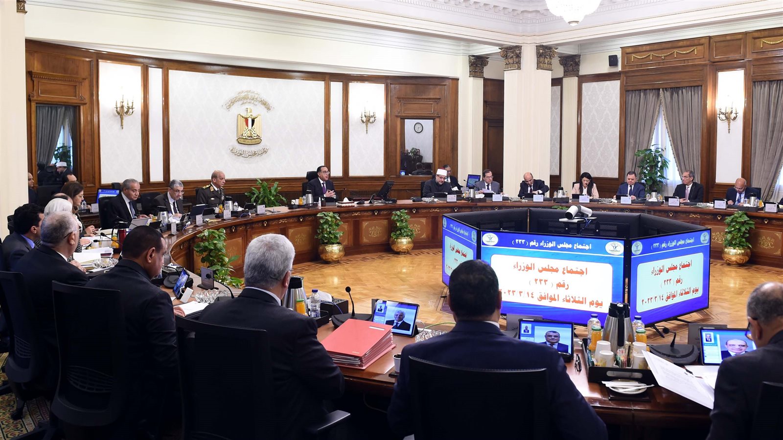 مجلس الوزراء يستثنى محالا من مواعيد الغلق في رمضان .. تعرف عليها مجلس الوزراء يستثنى محالا من مواعيد الغلق في رمضان .. تعرف عليها